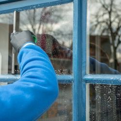 робот за почистване на стъклени повърхности